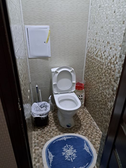 Navoiy shahar 1 etaj 2xonali uy sotiladi