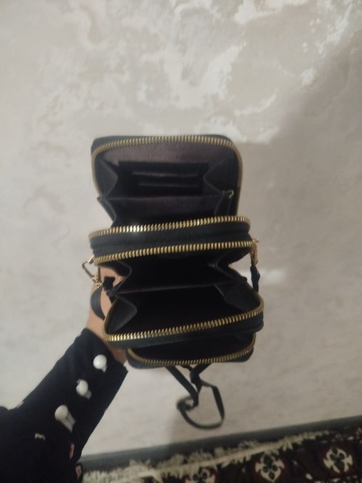 Ayollar va qizlarimiz un chiroyli sumkalar sotiladi
