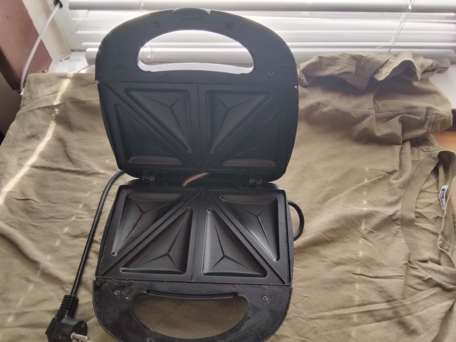 Домашна скара за сандвичи и за палачинки и гофрети