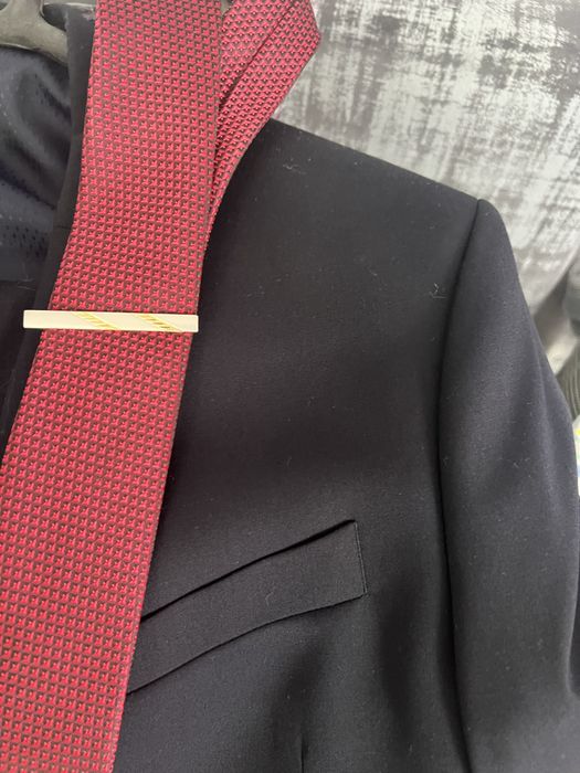 За все пять тысяч костюм рубашки