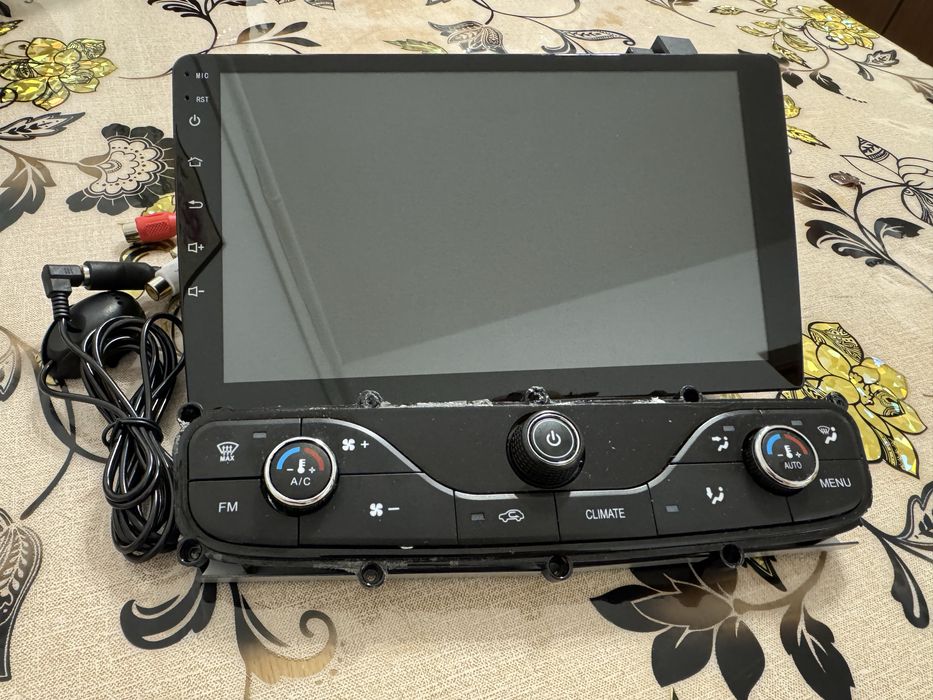 Navigatie ( se potriveste si pe alte marci auto) + climatronic