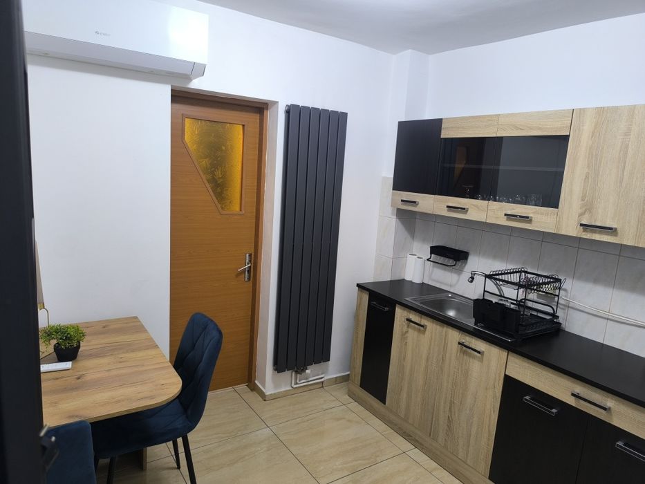Apartament 2 camere decomandat zona i uri