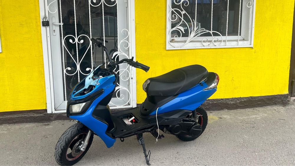 Продам мопед м8 минусы по пластику