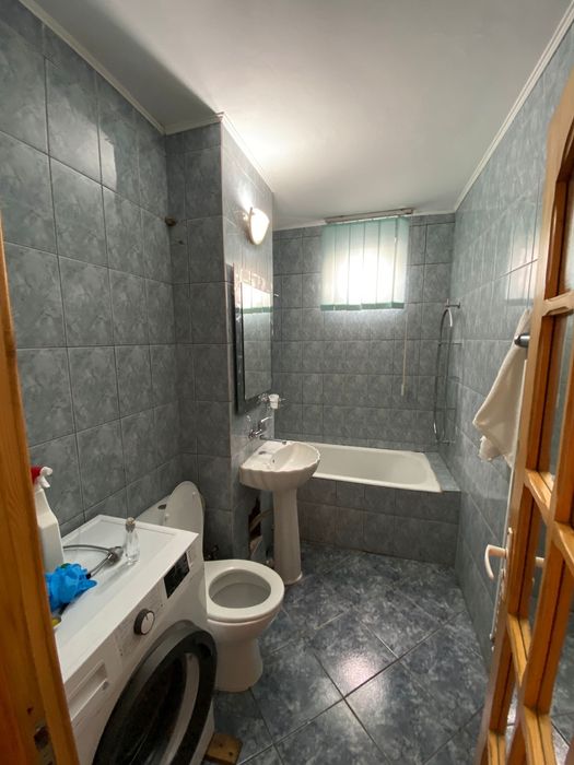Inchiriez apartament