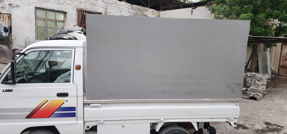 Labo tent sotiladi