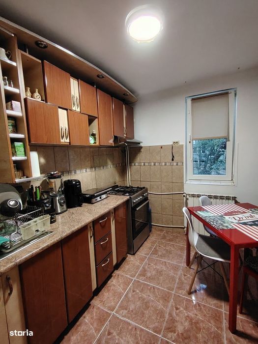 Vând apartament 4 camere