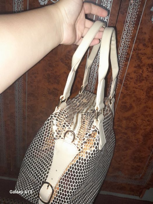 Ayollar sumkasi yangiiii  srochna sotiladi