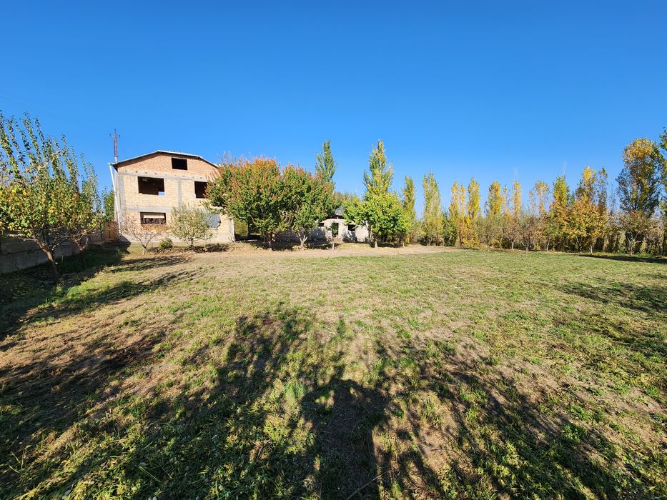 Qurilib bitmagan uy !