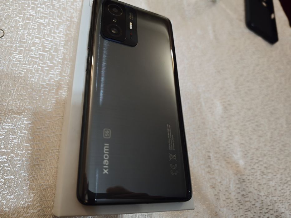 Продавам Xiaomi 11T Meteorite Gray 8GB RAM 256 GB ROM