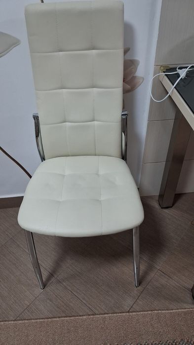 Set 2 scaune bucătărie / living, piele ecologică crem, cadru metalic cromat