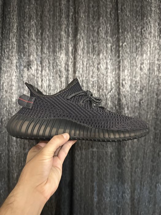 Yeezy 350 v2 Black