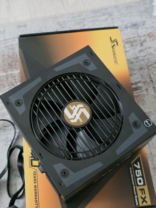 Sursa PC Seasonic Focus Plus FX750 750w 80+ Gold