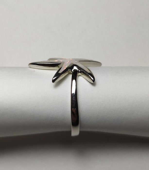 Кольцо серебряное с австралийским радужным опалом