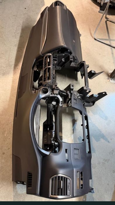 Faruri plansa bord  airbag ventilatoare conducte aer Lexus nx is