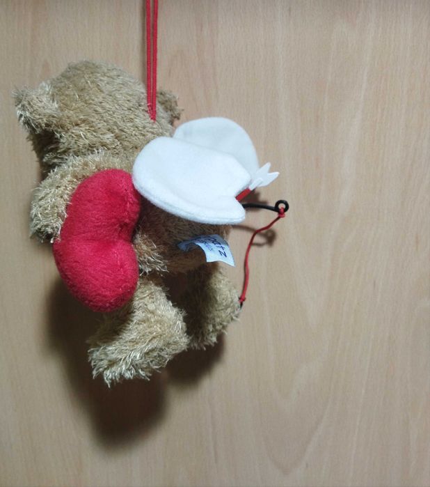 Плюшено мече със сърце, за Свети Валентин