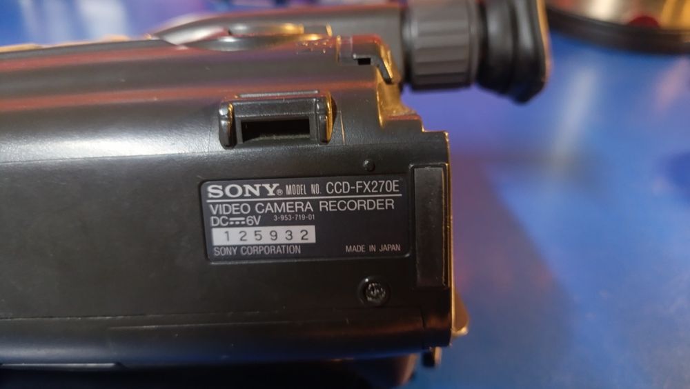 Ретро камера SONY CCD-FX270E