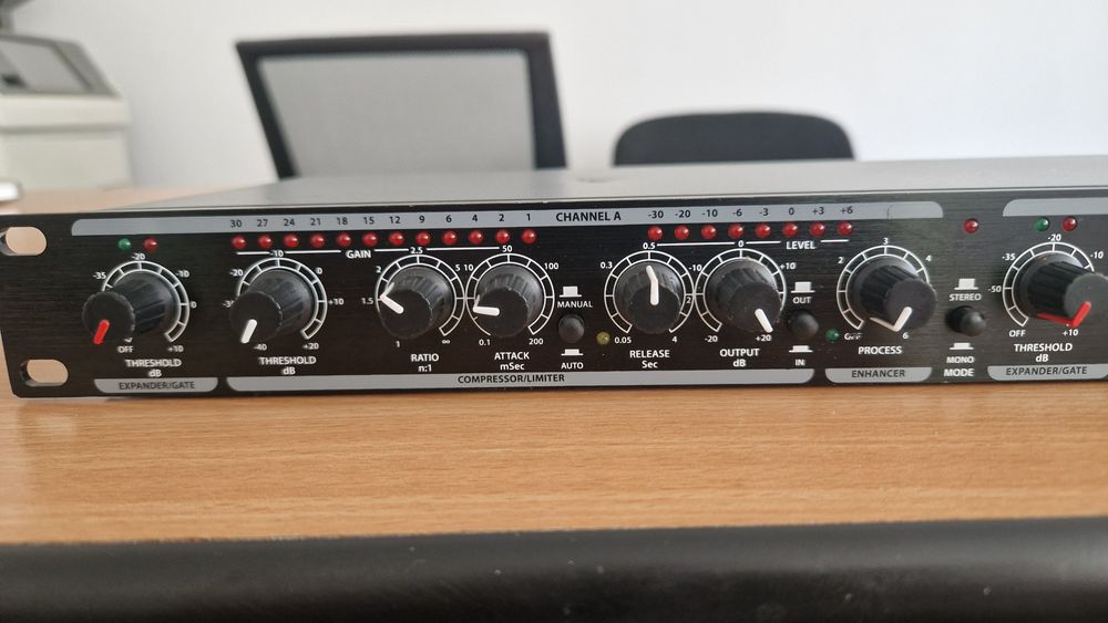 Compressor/Limiter Citronic CL22(NU DYNACORD FBT EV CROWN)