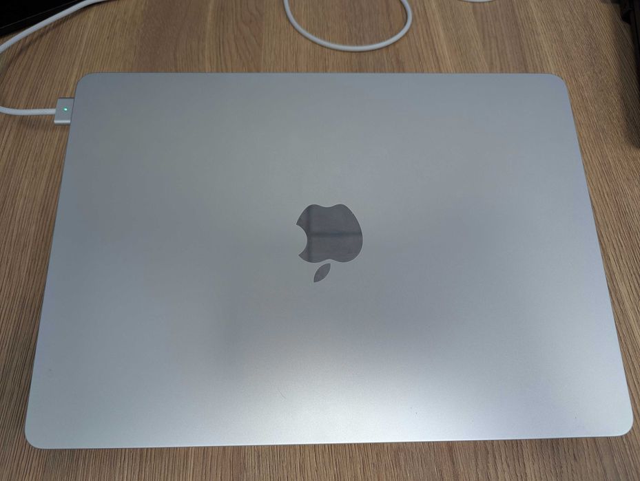 MacBook Air 13 M2 8/512gb