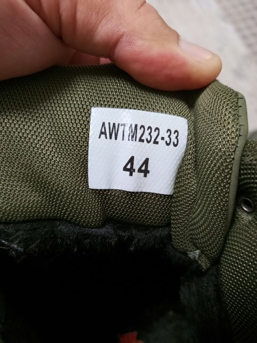 Продам кроссовки зимние