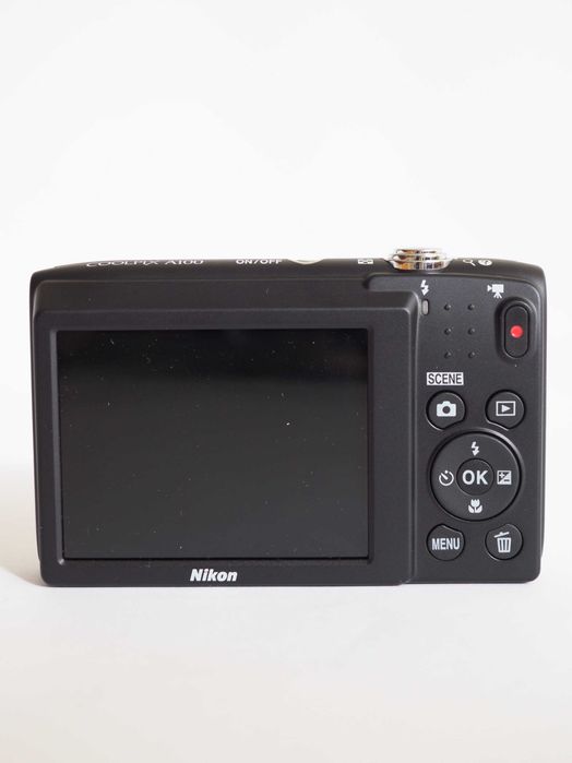 Nikon Coolpix A100 20mp x5 zoom компактен фотоапарат, нов, със зарядно
