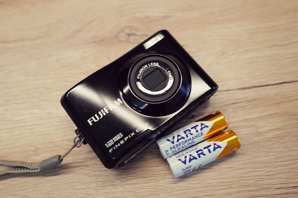 Aparat foto Fujifilm Finepix C20 12Mp Black baterii AA instagram Retro