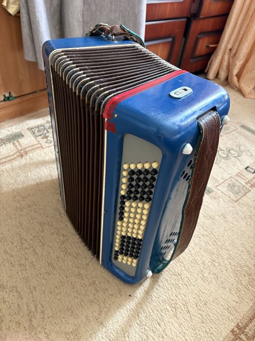 продам баян срочно