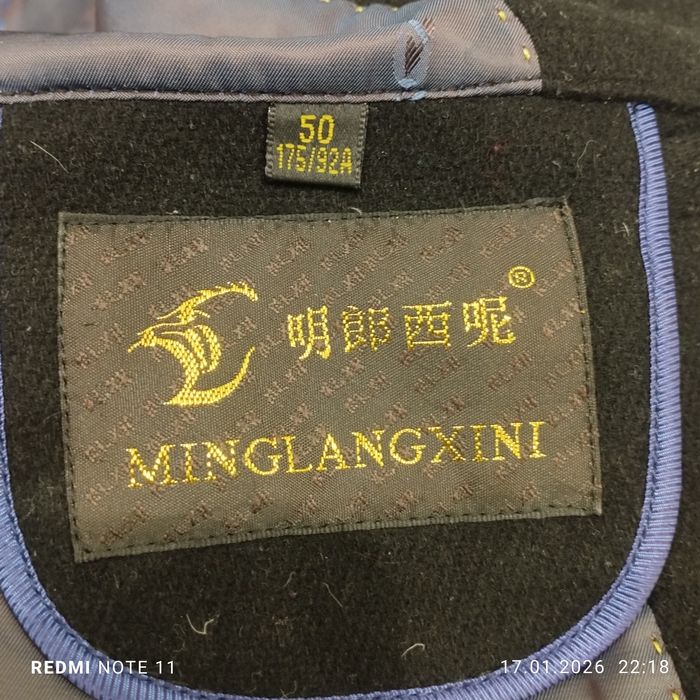 Пальто и белые рубашки