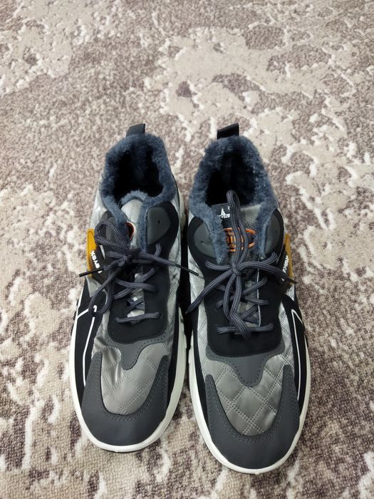 Кроссовки 42 размер.