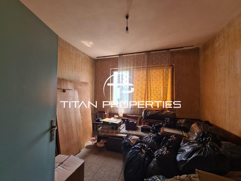 Тристаен апартамент в кв. Кючук Париж