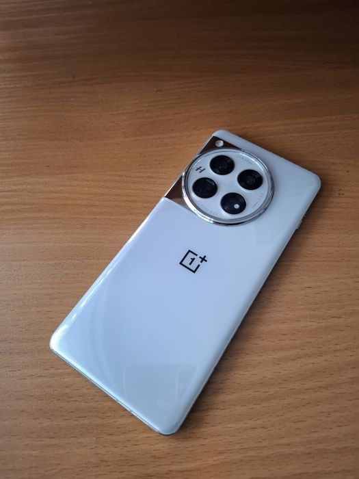 Продам или обменяю oneplus 12