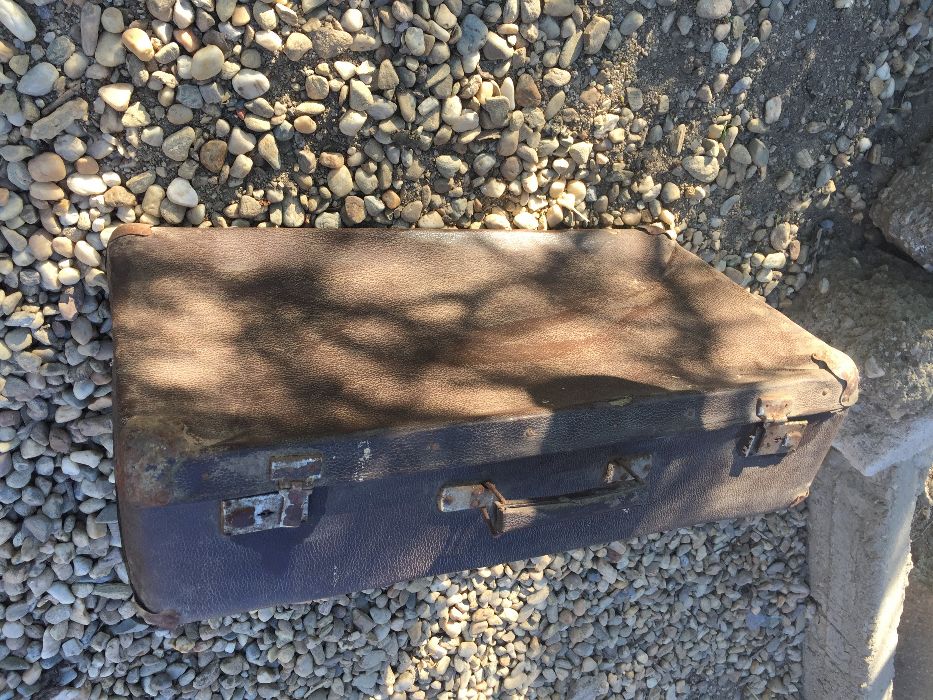 Geamantan vechi Colectie, Decor