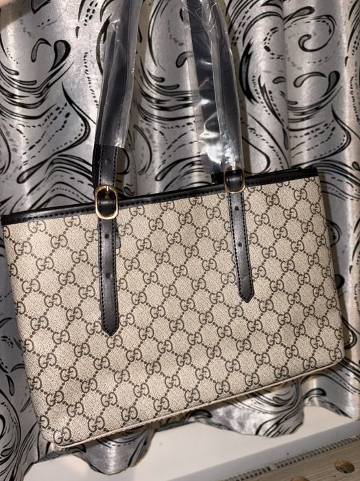 Geanta Gucci.