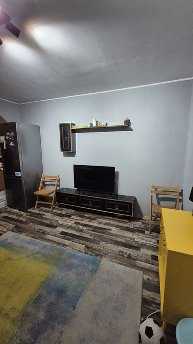 Garsonieră tip studio compartimentată în 2 camere de închiriat zona Iancului