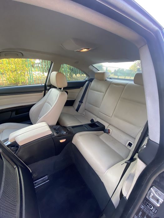 BMW         320d E92