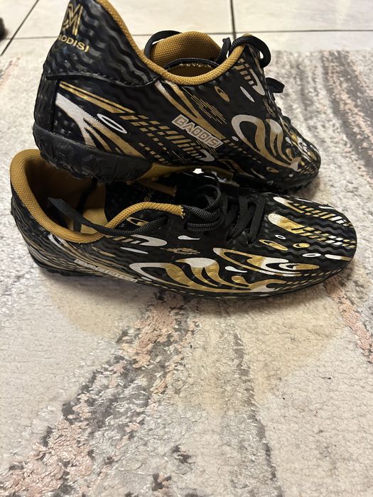 Adidasi fotbal 39