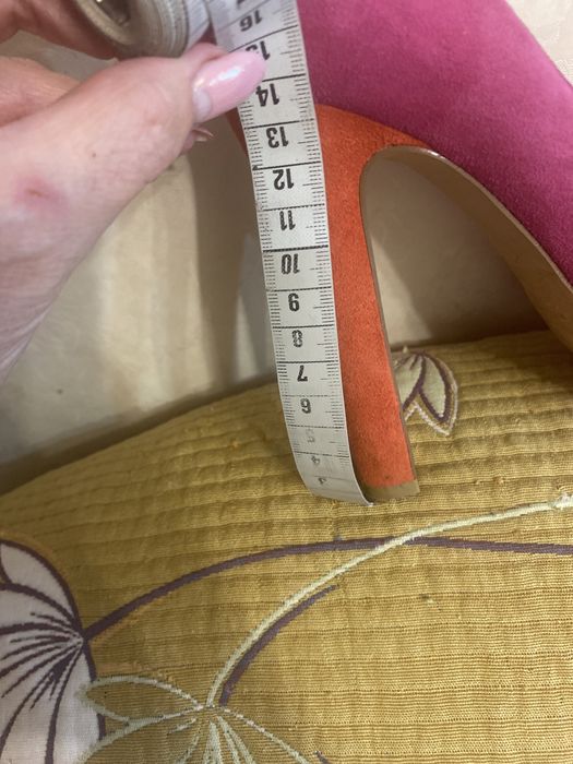 Замшевые туфли на каблуке