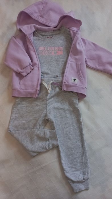 Продам весенние вещи на девочку 2-3 годика