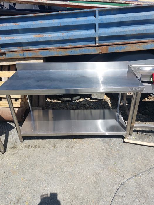 Vând doua mese de inox