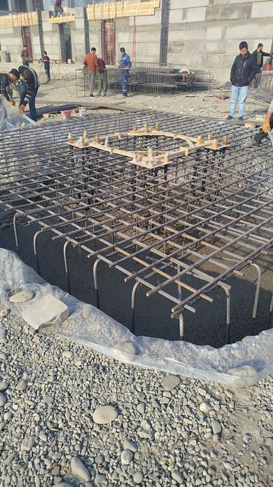 Бетона насос  и Башенный кран