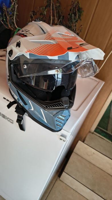 Vând cască enduro