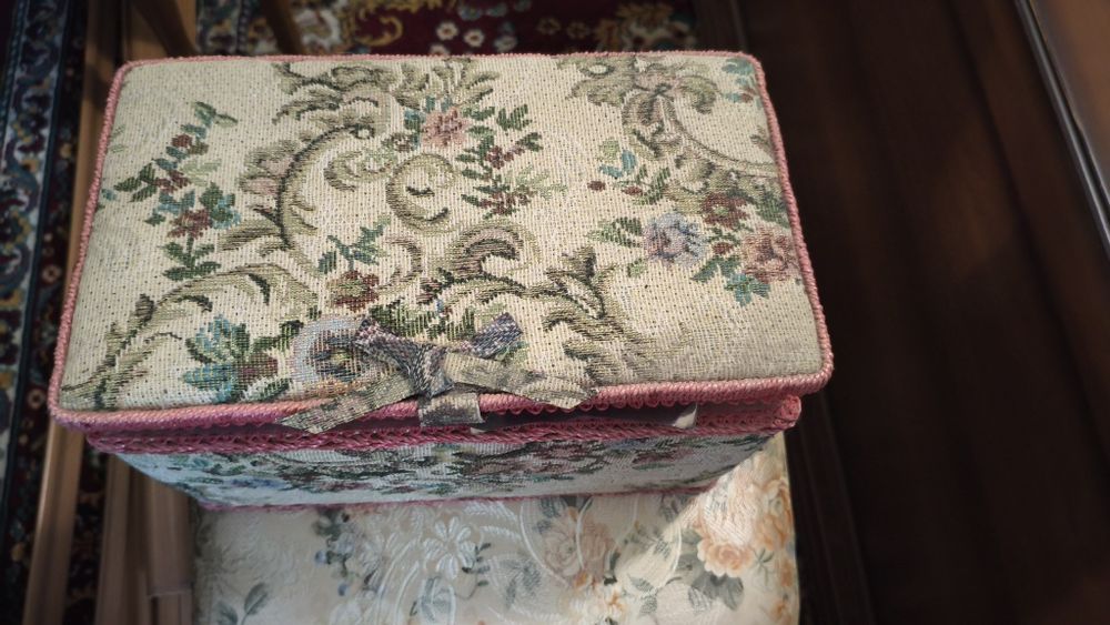 Продам шкатулку для украшений размер 27*16*16.