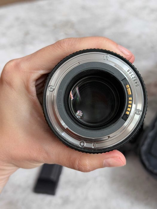 Canon EF 100mm f/2.8L Macro IS USM – Stare excelentă, aproape nou. Predare personala doar in Bucuresti