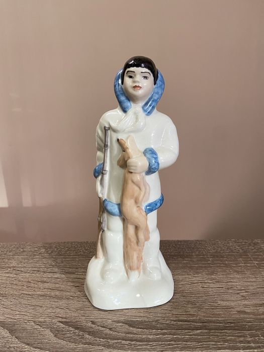 Винтидж порцеланова статуетка „Северен ловец с лисица“, СССР