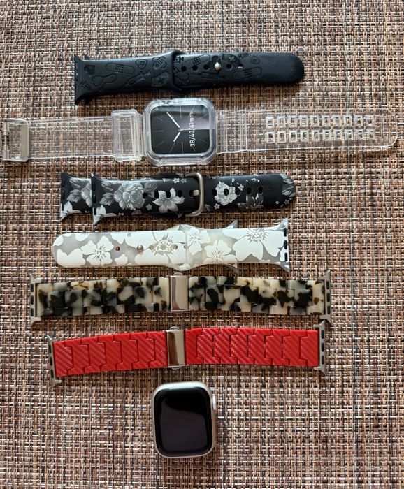 Apple Watch Series 9 41 mm – Отлично състояние + 7 каишки + аксесоари