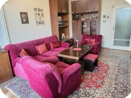 Давам четиристаен апартамент под наем до колхозен пазар