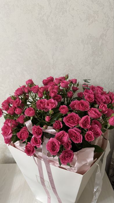 Цветы свежие, высокие