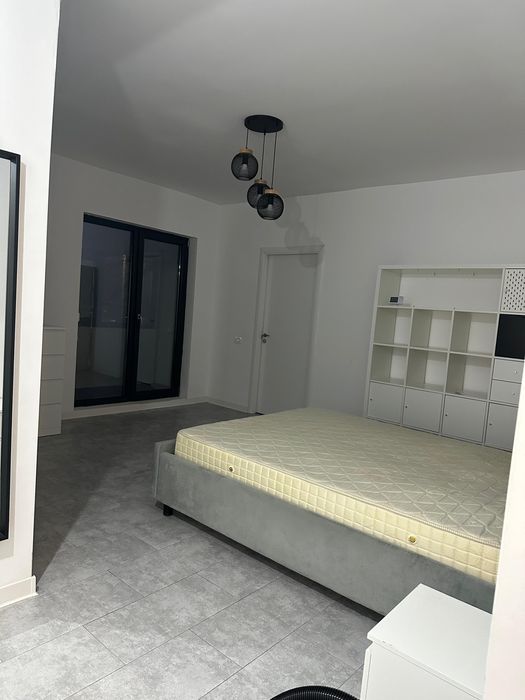 Închiriez garsonieră în bloc nou