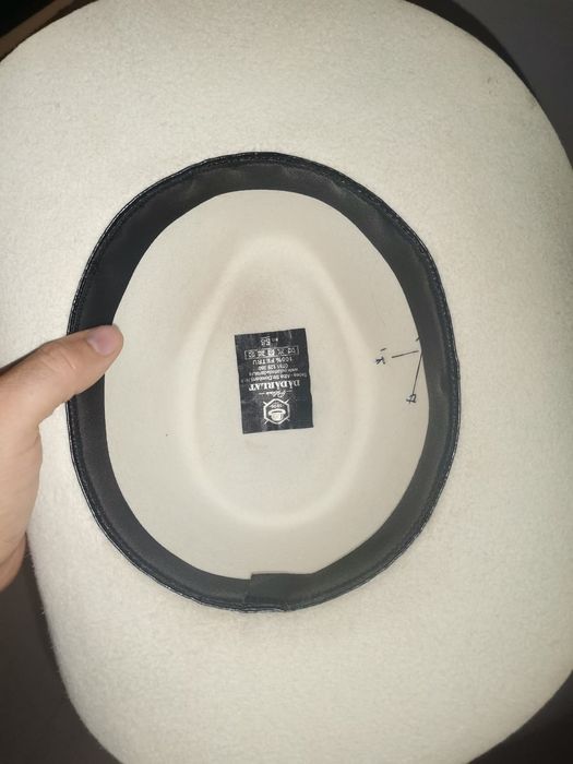 Vând pălării noi DĂDÂRLAT