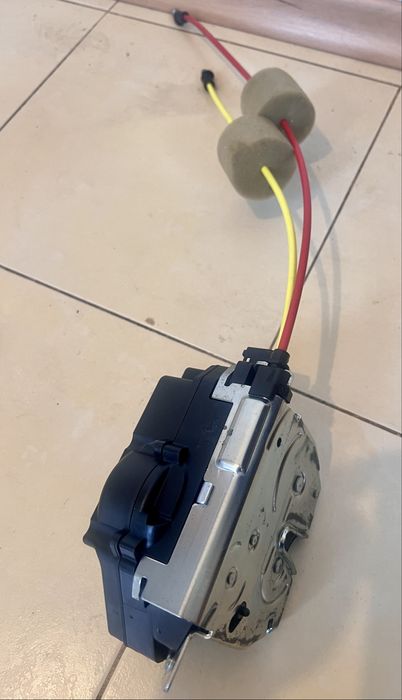 Заключващ механизъм за багажник на Мерцедес Е Class/ML- (5 врата)