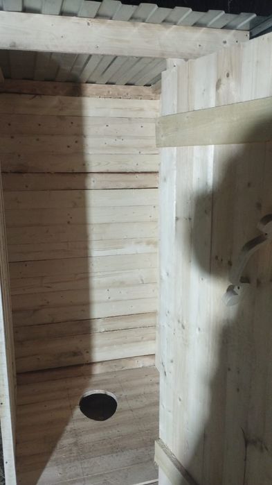 Туалет деревянный,Душ уличный